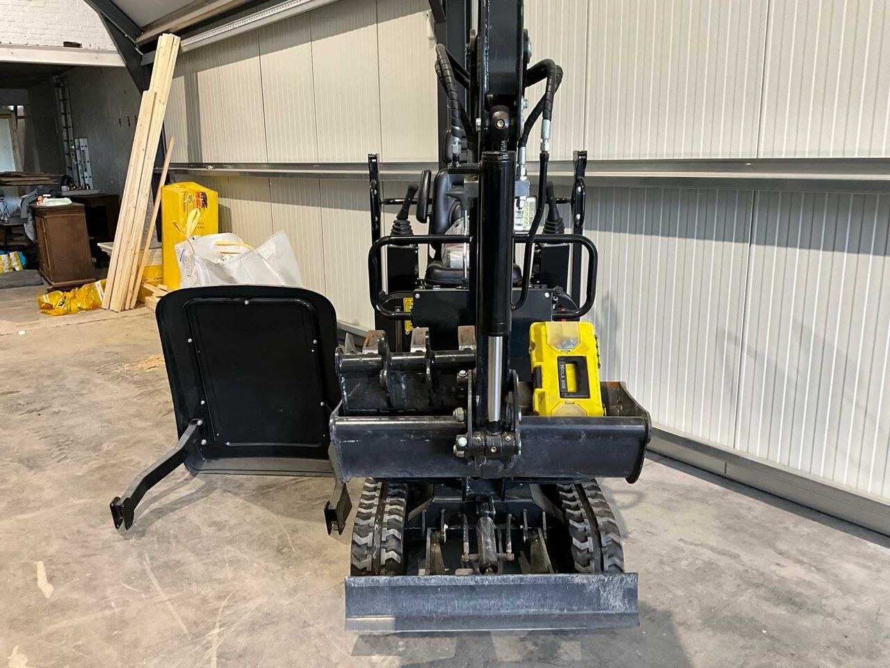 2026 Nuoman 1.2T mini excavator, rear view 2026 Nuoman 1.2T mini excavator, rear view