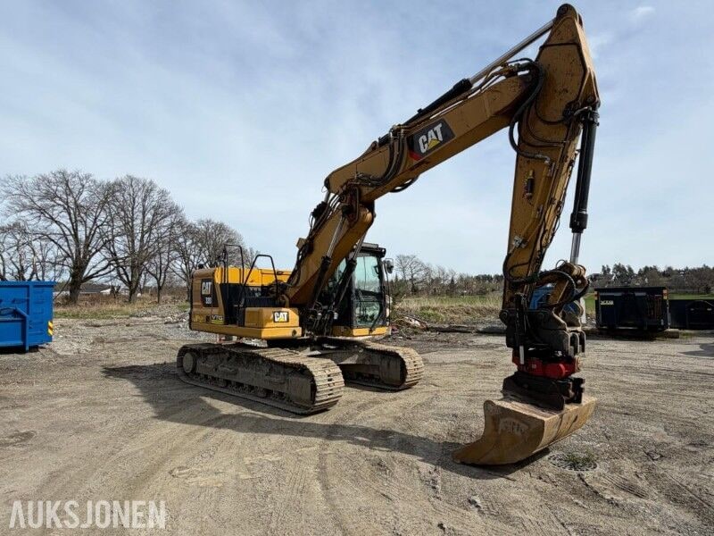 2019 Caterpillar 320 excavator, side profile view 2019 Caterpillar 320 excavator, side profile view