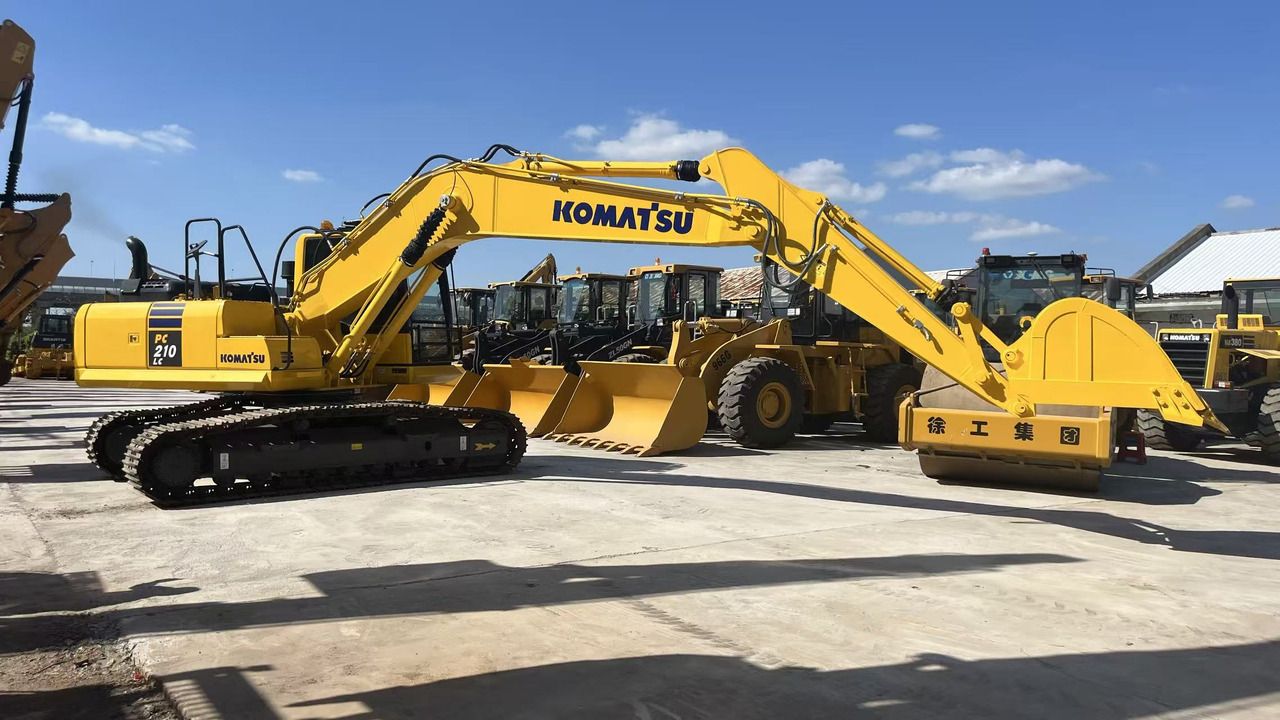 2023 Komatsu PC210-8 crawler excavator side view 2023 Komatsu PC210-8 crawler excavator side view