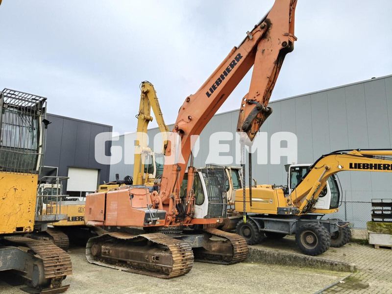 2010 Liebherr R944C EW LITRONIC crawler excavator, side view 2010 Liebherr R944C EW LITRONIC crawler excavator, side view