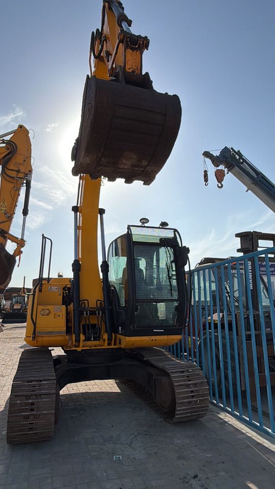 2018 JCB JS131LC crawler excavator, front view 2018 JCB JS131LC crawler excavator, front view