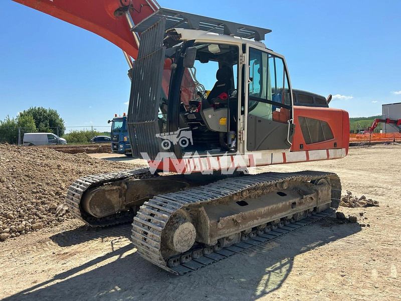 2013 Liebherr R924LC crawler excavator, side view
