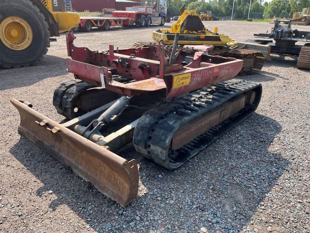 2004 Takeuchi TB145 mini excavator chassis view 2004 Takeuchi TB145 mini excavator chassis view