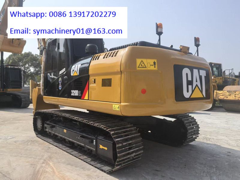 Excavadora de orugas Caterpillar 320D2L 2026, vista trasera tres cuartos Excavadora de orugas Caterpillar 320D2L 2026, vista trasera tres cuartos