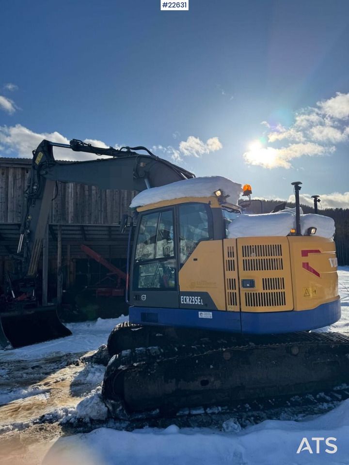 2016 Volvo ECR235EL crawler excavator, side view 2016 Volvo ECR235EL crawler excavator, side view