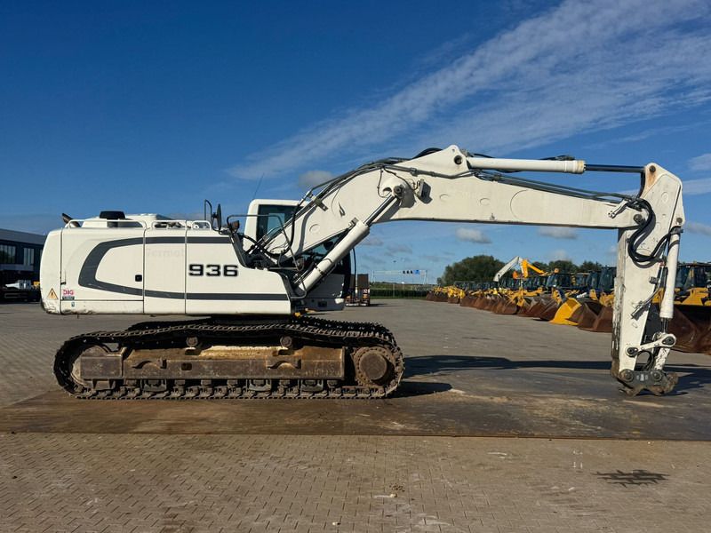 2012 Liebherr R936LC crawler excavator, side view 2012 Liebherr R936LC crawler excavator, side view