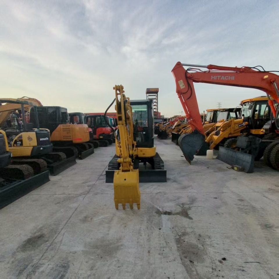 2021 Komatsu PC35MR mini excavator, front view 2021 Komatsu PC35MR mini excavator, front view