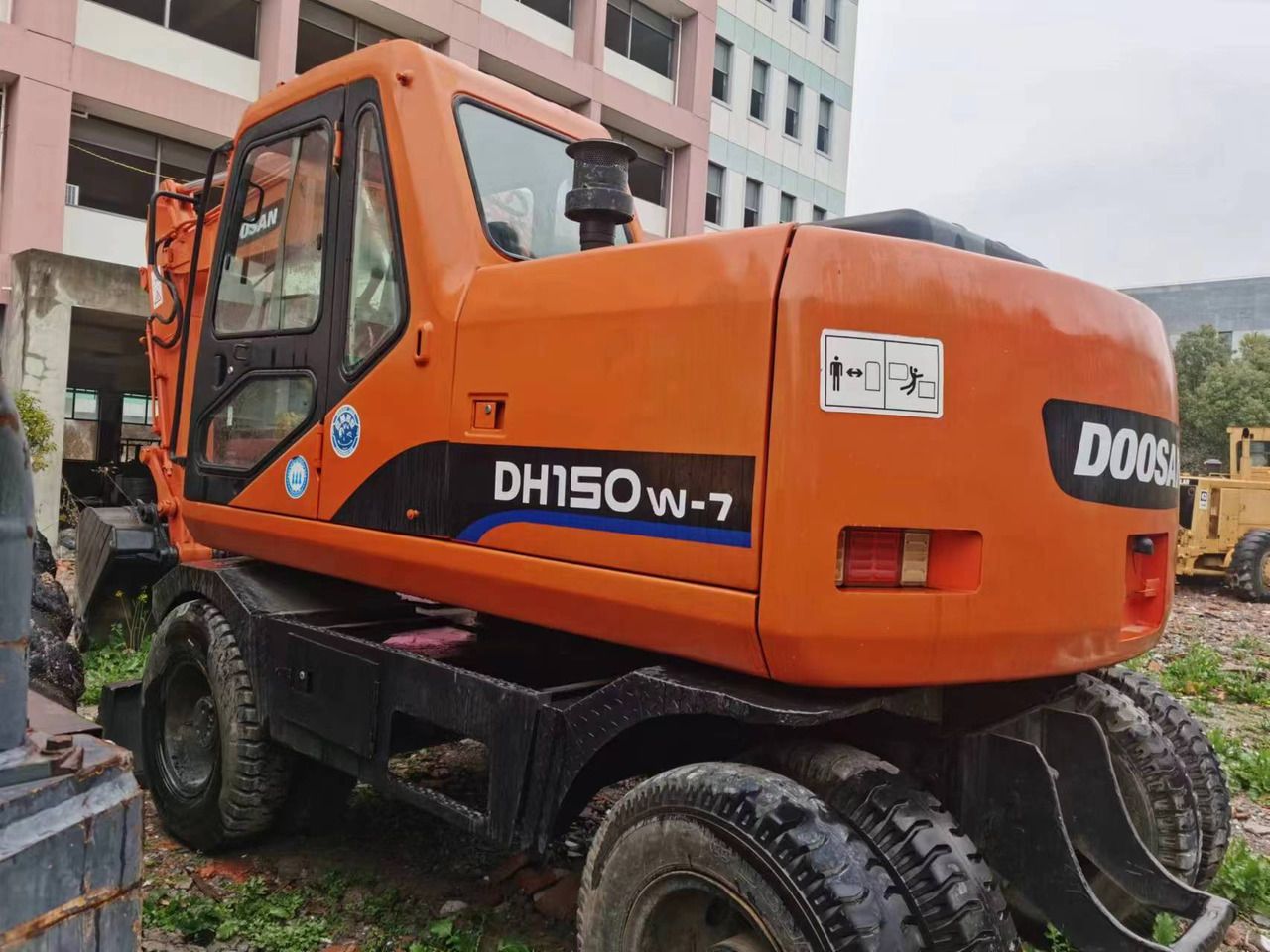 2018 Doosan DH150W-7 wheel excavator, rear three-quarter view