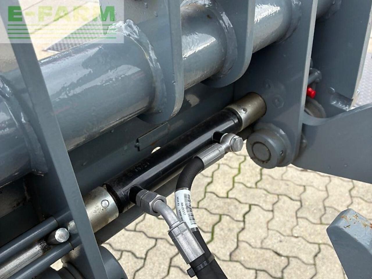Giant G2500 HD mini excavator hydraulic cylinder detail Giant G2500 HD mini excavator hydraulic cylinder detail