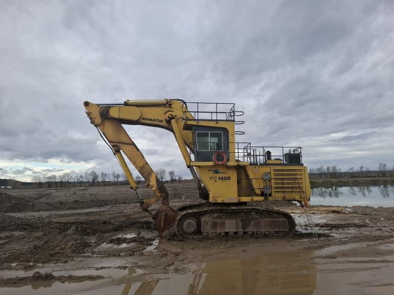 2003 Komatsu PC1400-1 crawler excavator, side view 2003 Komatsu PC1400-1 crawler excavator, side view