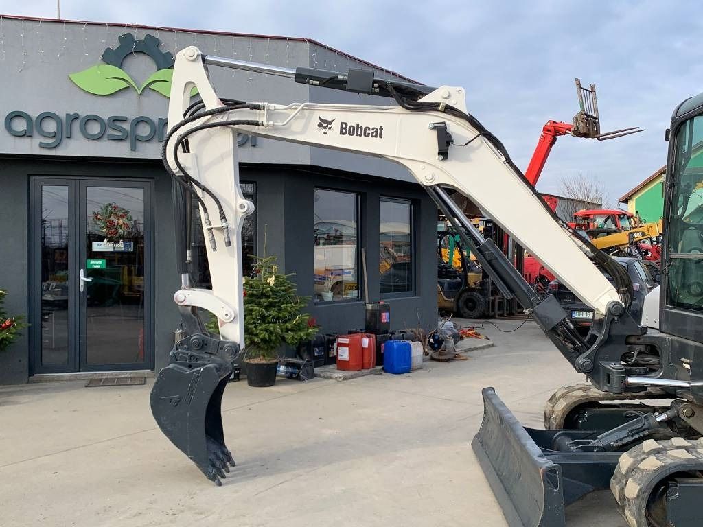 2012 Bobcat E60 mini excavator side view