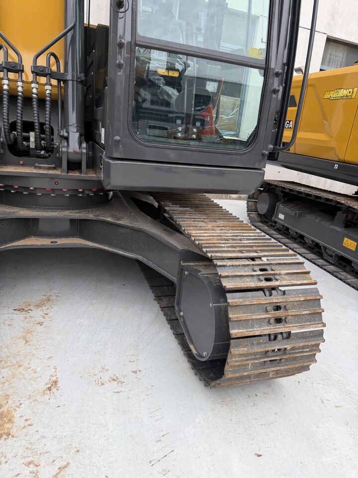 2026 XCMG XE135 crawler excavator lower cab and track view 2026 XCMG XE135 crawler excavator lower cab and track view