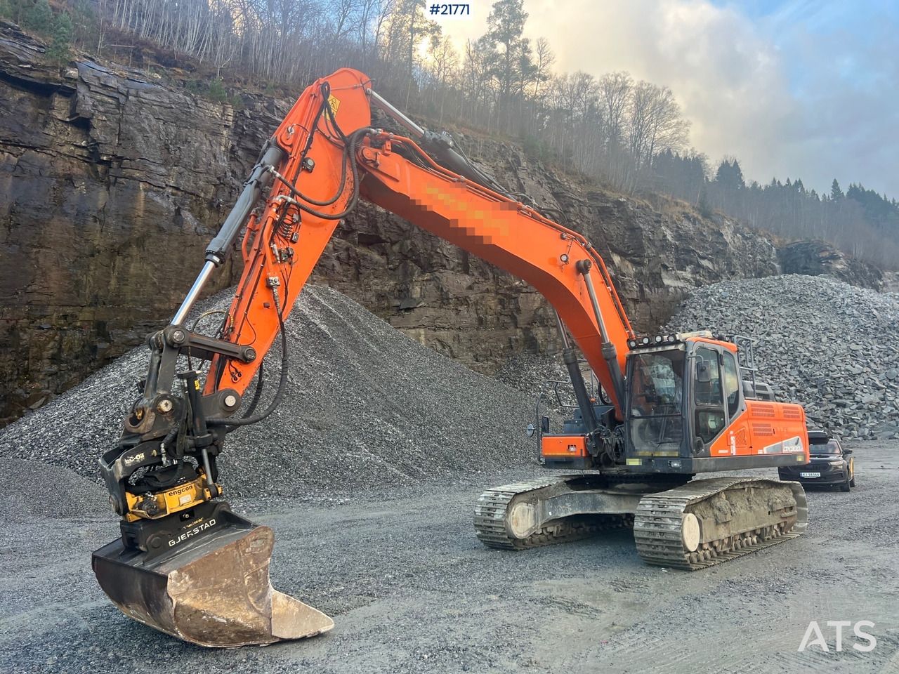 2017 Doosan DX300LC-5 crawler excavator, side view
