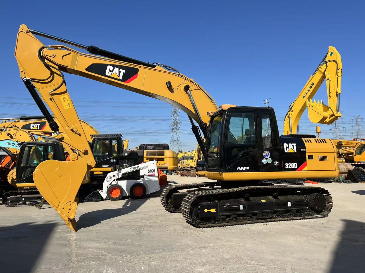 Excavadora de orugas Caterpillar 320D 2023, vista lateral Excavadora de orugas Caterpillar 320D 2023, vista lateral