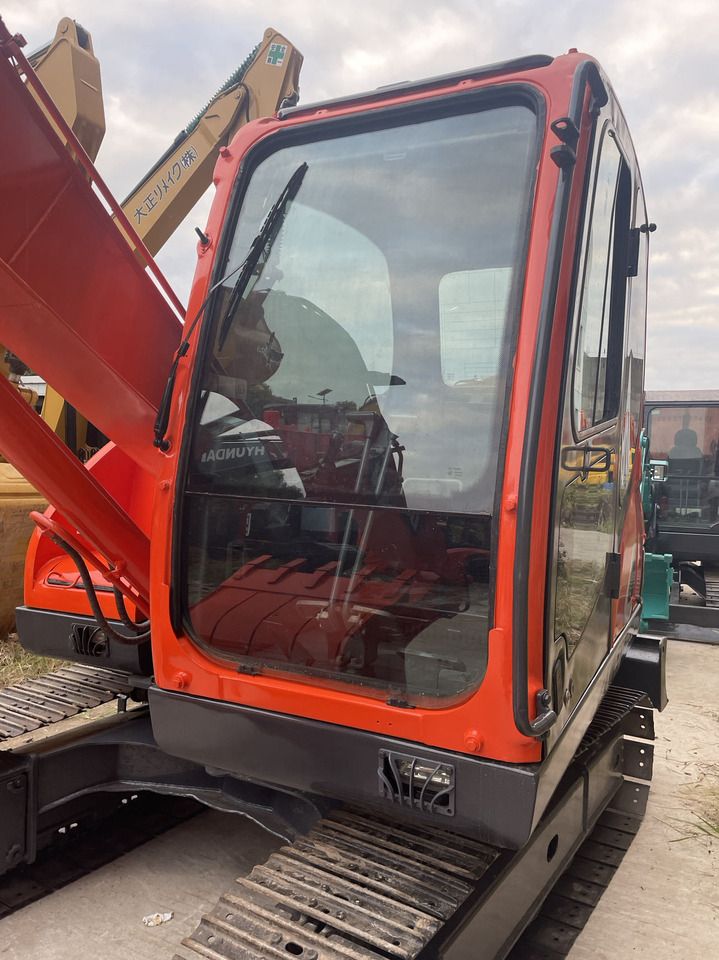 2020 Doosan DX75-9C crawler excavator cab view