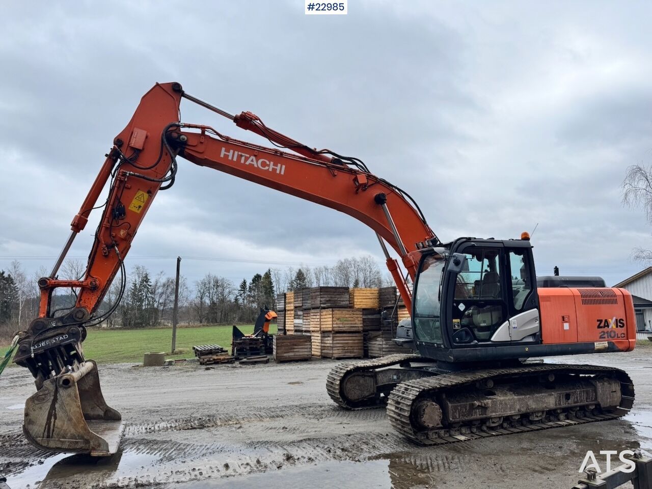 2013 Hitachi Zaxis 210LC crawler excavator, side profile view 2013 Hitachi Zaxis 210LC crawler excavator, side profile view