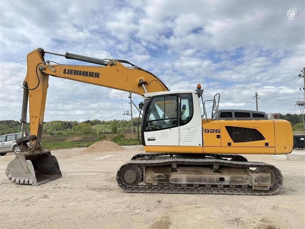 2016 Liebherr R926 LC crawler excavator, side view