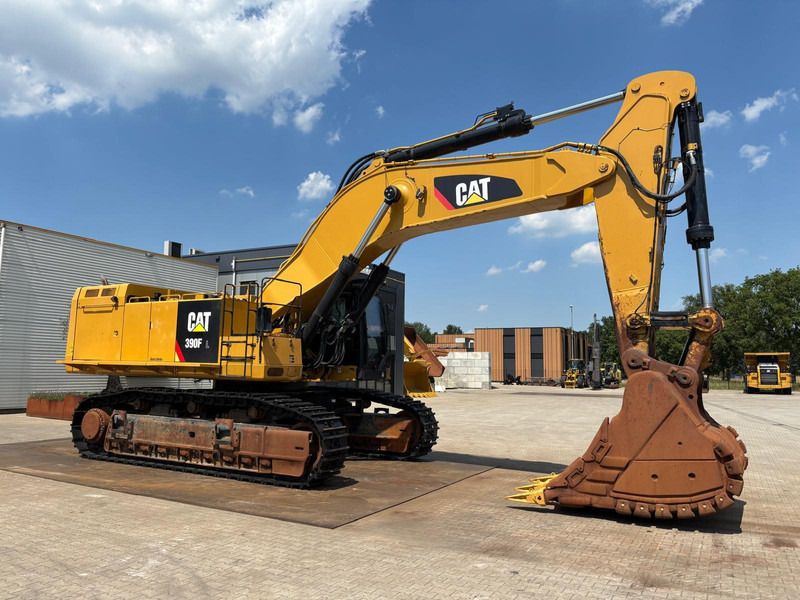 2018 Caterpillar 390FL crawler excavator, side profile view