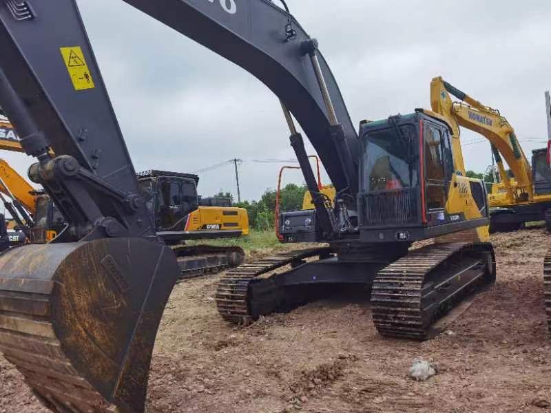 2022 Volvo EC290 crawler excavator, front three-quarter view