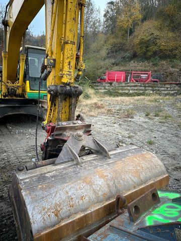 2006 Komatsu PC180LC-7K crawler excavator bucket and quick coupler view 2006 Komatsu PC180LC-7K crawler excavator bucket and quick coupler view