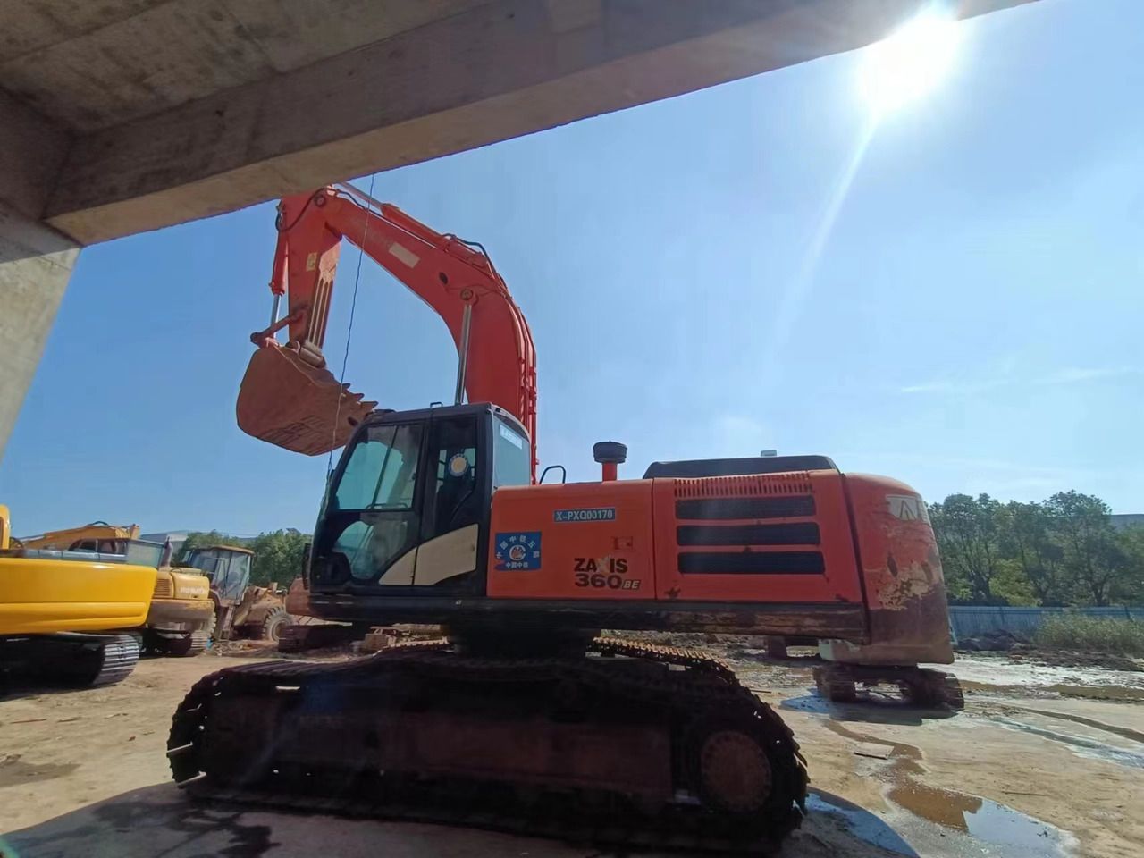 2019 Hitachi Zaxis 360BE crawler excavator side view 2019 Hitachi Zaxis 360BE crawler excavator side view