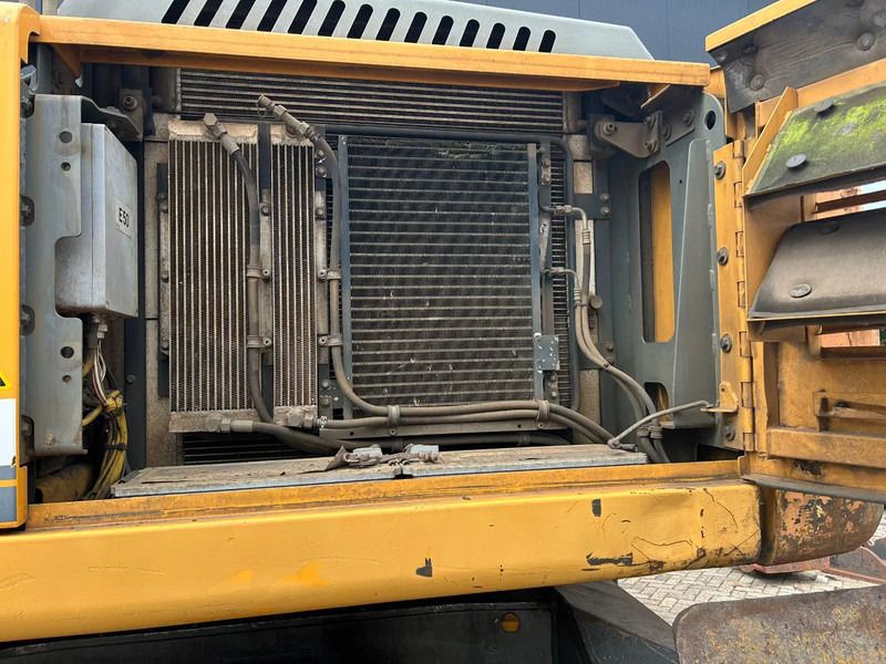 2012 Liebherr A934C material handler engine compartment view 2012 Liebherr A934C material handler engine compartment view