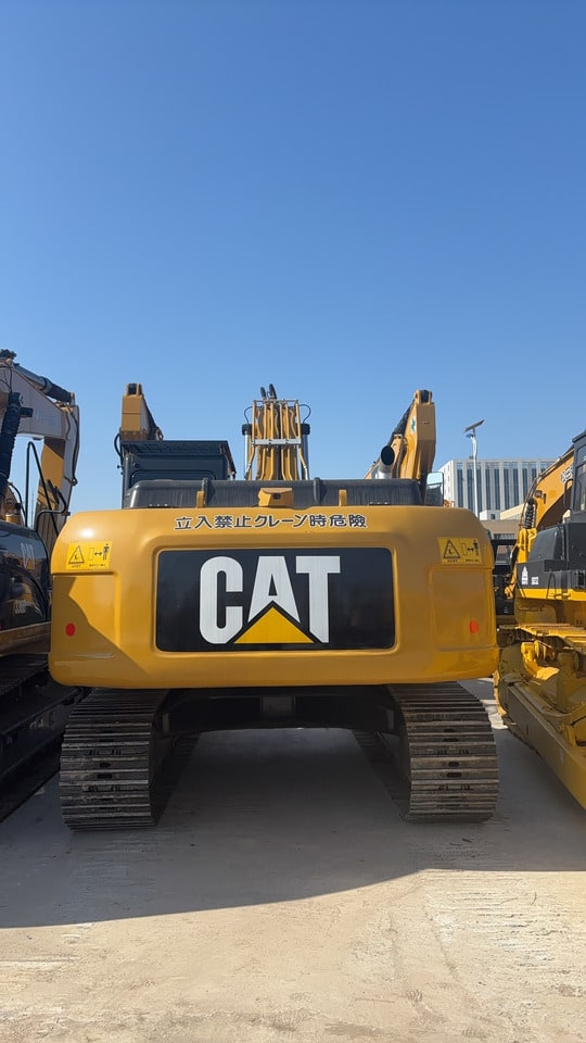 2023 Caterpillar 330D2L crawler excavator, rear view 2023 Caterpillar 330D2L crawler excavator, rear view
