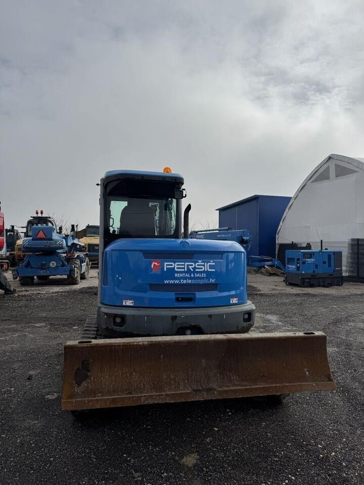 2019 Wacker Neuson EZ80 mini excavator, front view with blade 2019 Wacker Neuson EZ80 mini excavator, front view with blade