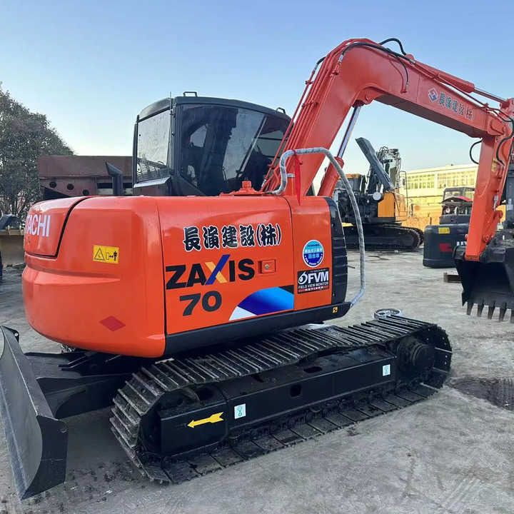 2009 Hitachi ZAXIS 70 crawler excavator, rear three-quarter view 2009 Hitachi ZAXIS 70 crawler excavator, rear three-quarter view