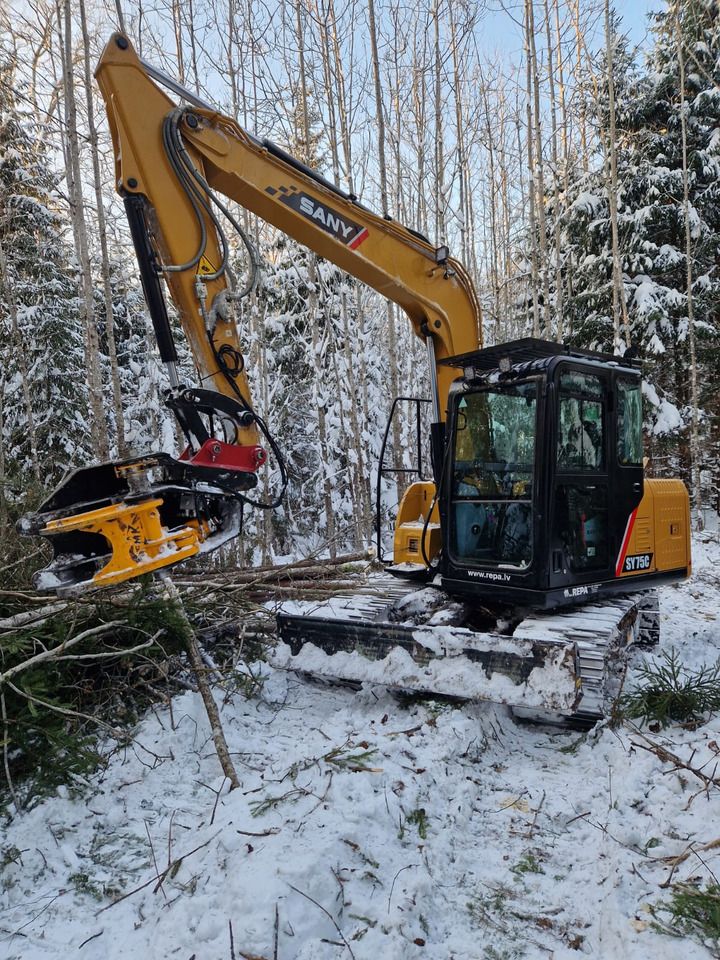 2022 Sany SY75C crawler excavator with tree cutting head, side view 2022 Sany SY75C crawler excavator with tree cutting head, side view