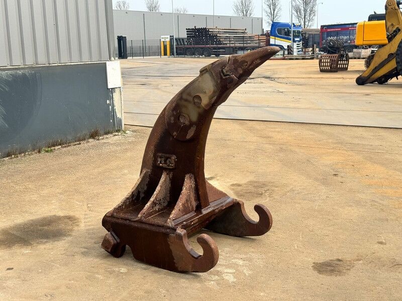 Verachtert RIPPER CW45 attachment, side view Verachtert RIPPER CW45 attachment, side view