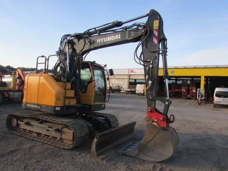 2022 Hyundai HX130 ALCR crawler excavator, side view 2022 Hyundai HX130 ALCR crawler excavator, side view