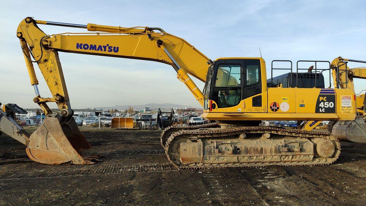 2022 Komatsu PC450 LC crawler excavator, side profile view 2022 Komatsu PC450 LC crawler excavator, side profile view