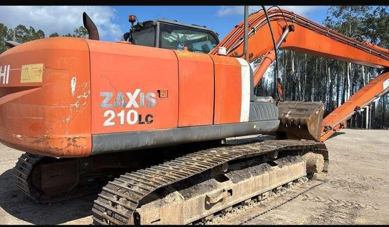 2007 Hitachi Zaxis 210LC material handler, side view 2007 Hitachi Zaxis 210LC material handler, side view