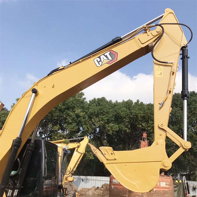 2018 Caterpillar 320GC crawler excavator boom and bucket view