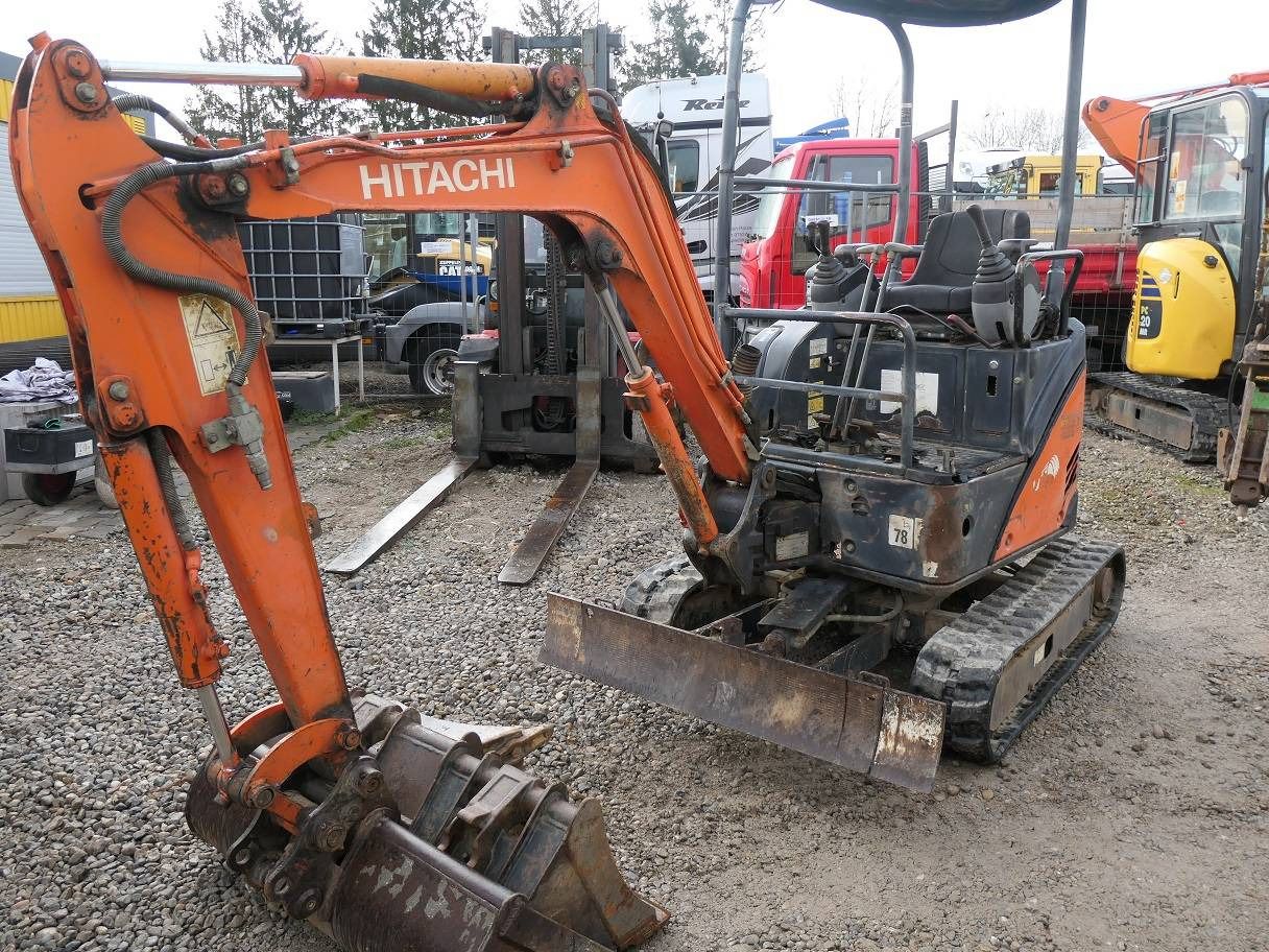 2008 Hitachi ZX17U mini excavator, rear three-quarter view 2008 Hitachi ZX17U mini excavator, rear three-quarter view