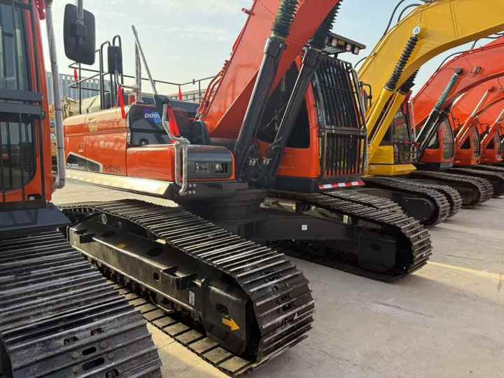 2023 Doosan DX300LC-9C crawler excavator, side view 2023 Doosan DX300LC-9C crawler excavator, side view