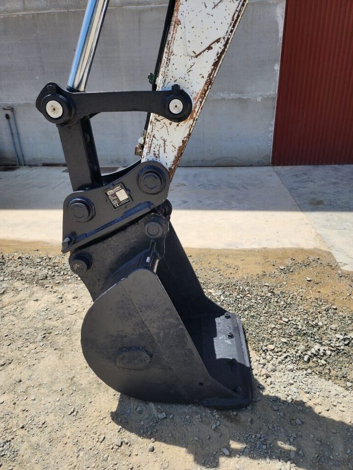 2020 Bobcat E85 mini excavator bucket and quick coupler 2020 Bobcat E85 mini excavator bucket and quick coupler
