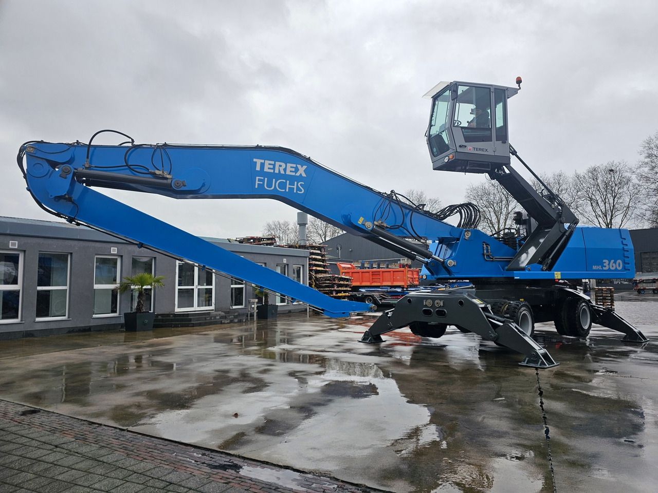 2012 Fuchs MHL360 material handler, side view 2012 Fuchs MHL360 material handler, side view