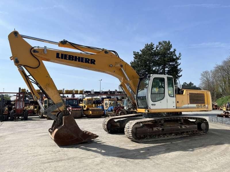 2011 Liebherr R944C LC LITRONIC crawler excavator side view