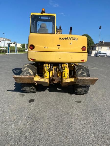 2000 Komatsu PW95 wheel excavator, rear view 2000 Komatsu PW95 wheel excavator, rear view