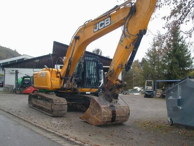 2015 JCB JS220LC crawler excavator, side view 2015 JCB JS220LC crawler excavator, side view