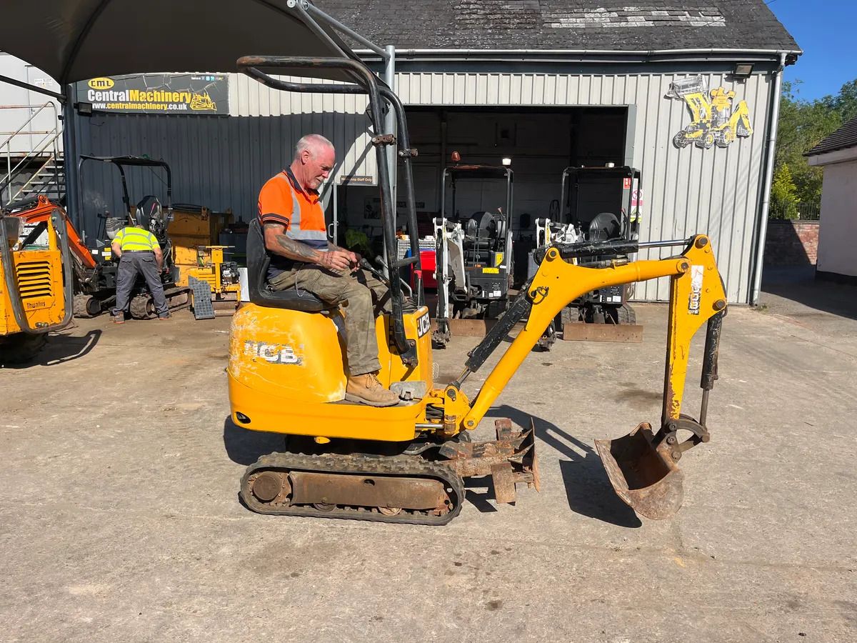 2014 JCB 080 mini excavator side view