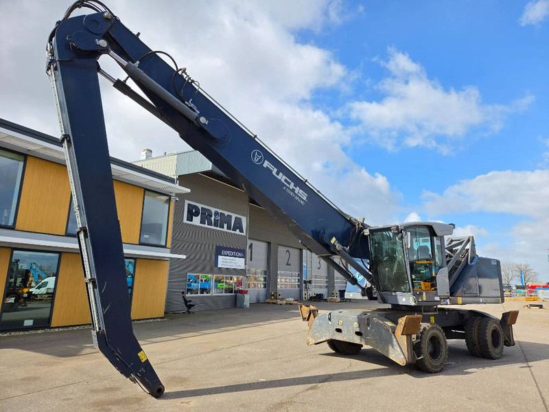 2017 Fuchs MHL350F material handler, side view 2017 Fuchs MHL350F material handler, side view