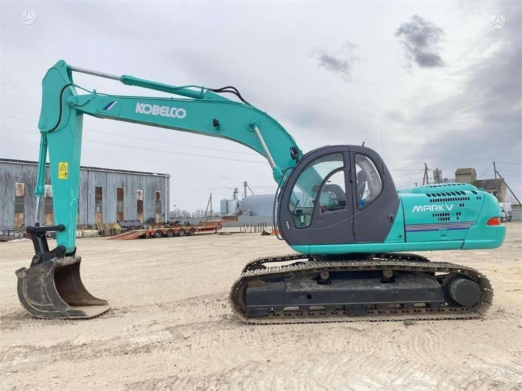 2004 Kobelco SK200LC MARK V crawler excavator side view 2004 Kobelco SK200LC MARK V crawler excavator side view