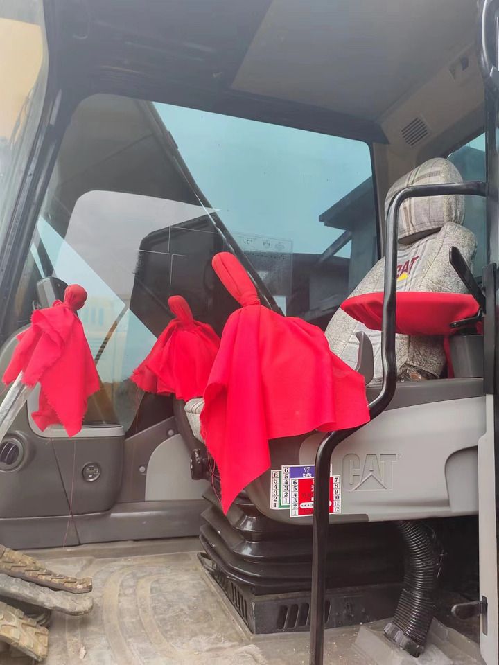 Intérieur de cabine d'une pelle sur chenilles Caterpillar 320D de 2018 Intérieur de cabine d'une pelle sur chenilles Caterpillar 320D de 2018