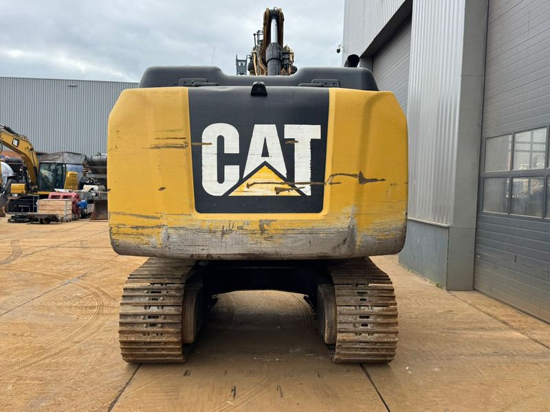 2012 Caterpillar 323E crawler excavator, rear view 2012 Caterpillar 323E crawler excavator, rear view