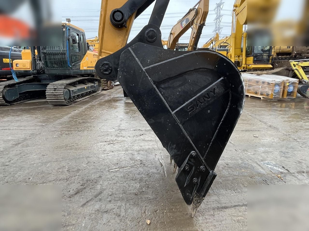 2025 Sany SY215C crawler excavator bucket detail