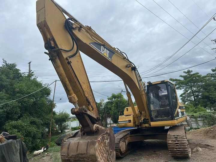 2008 Caterpillar 320BL crawler excavator, front three-quarter view 2008 Caterpillar 320BL crawler excavator, front three-quarter view