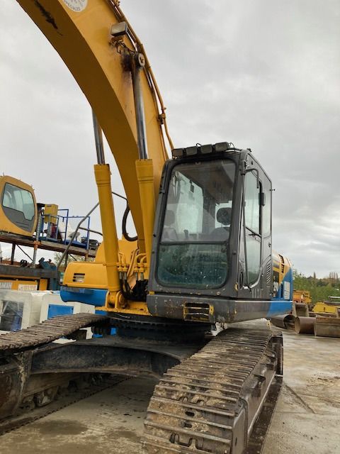 2007 Komatsu PC290NLC-8 crawler excavator, front three-quarter view 2007 Komatsu PC290NLC-8 crawler excavator, front three-quarter view